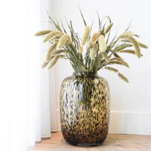 Artic Cheetah vaas – Trendy glazen vaas met cheetahprint | sfeerfoto